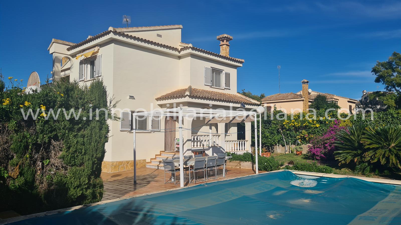 Chalet Independiente en venta en LA ELIANA - Ref. V6104